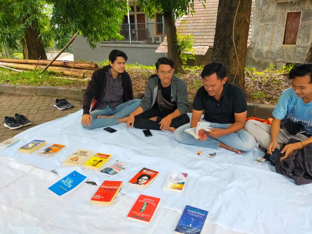 CDIS Gelar Lapak Buku