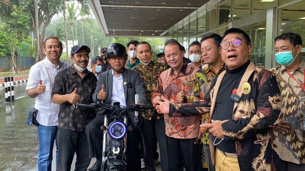 Abdul Kholik DPD RI: Kendaraan Listrik Sudah Mendesak bagi Daerah
