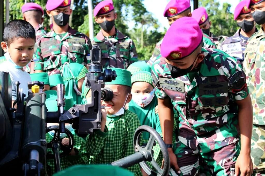Wuihh! Anak TK Mainannya Alutsista Raja Perang di Markas Laba-laba Hitam, Kalian Gimana Lurr?