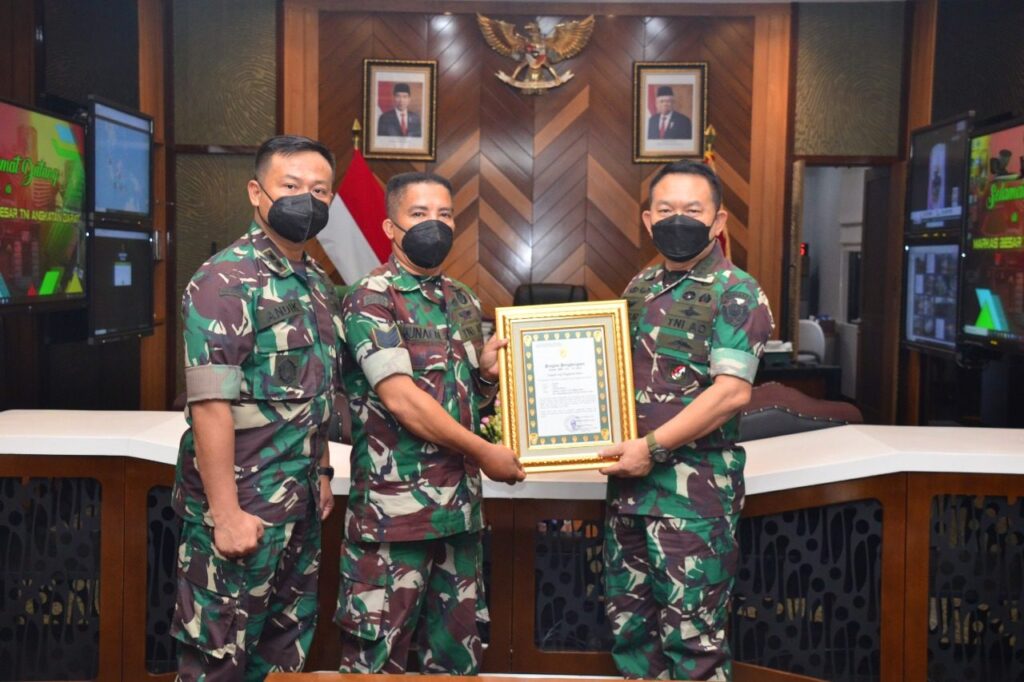 Jenderal Dudung Kagum Serma Junaidi Lawan Tembakan Begal dari Jarak 2 Meter