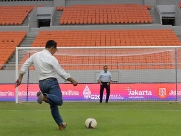 Manusia Kata-kata dan Karya Nyata