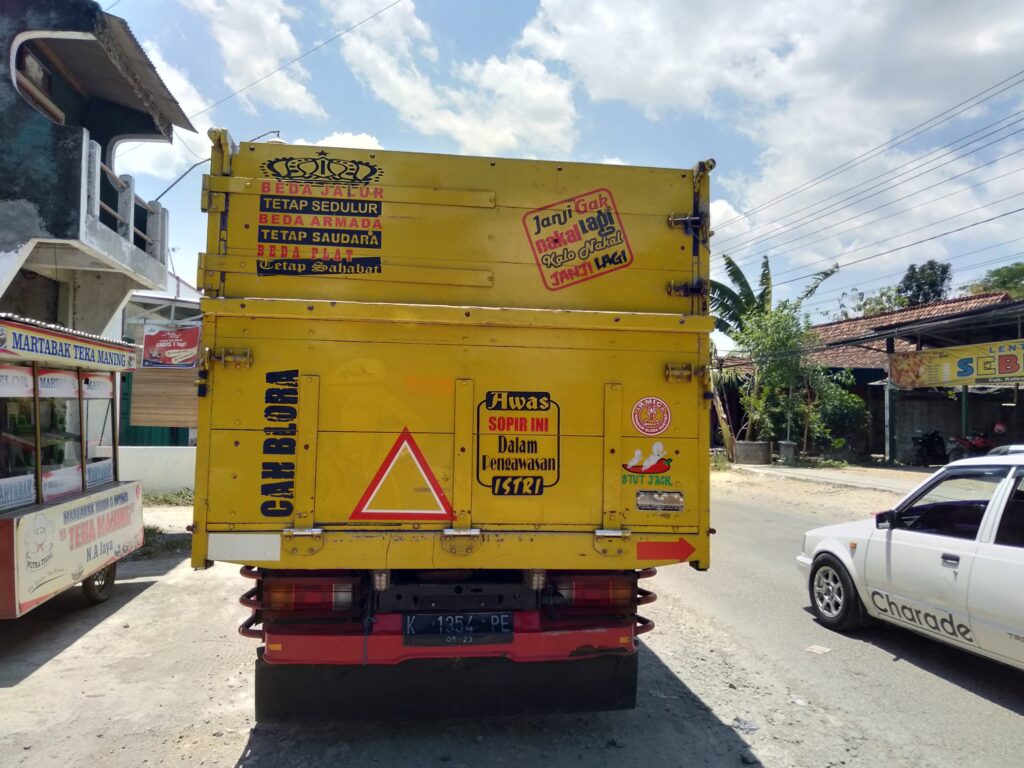 Suka Duka Pengemudi Truk