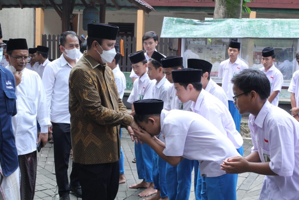 Jenderal Kepala BNPT: Ayo Santri Promosikan Wajah Islam yang Damai