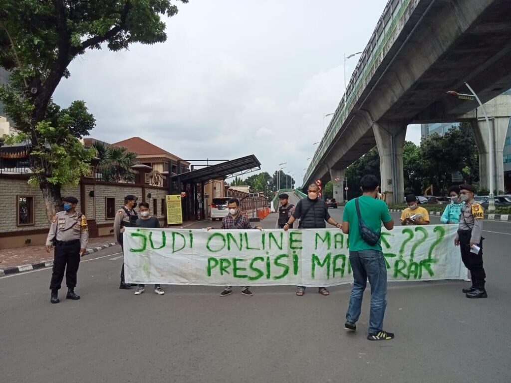Dear Mabes Polri! Please Bongkar Mafia Judi Online, Tangkap Nikita Mirzani