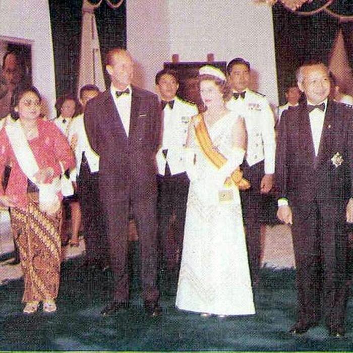 Ternyata Ratu Elizabeth II Punya Gelar Bintang Republik Indonesia Adipurna lho, Kok Bisa Sih