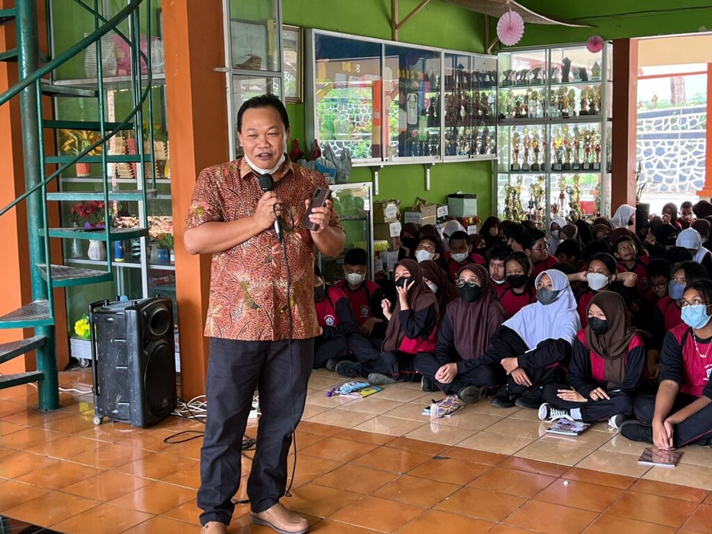Yayan Ajarkan Demokrasi Kepada Siswa SMPN 26 Semarang