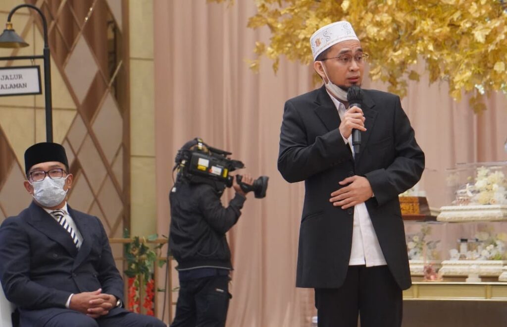 Mau Entaskan Masalah Hidupmu, Lakukan Ini Saja ke Ibumu, Kata Ustaz Adi Hidayat