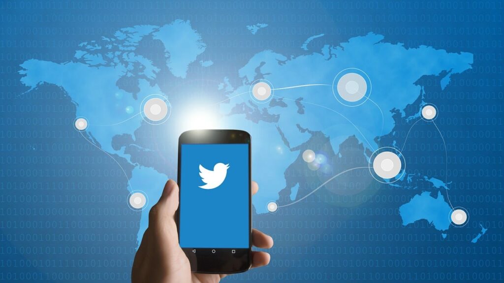 Survei vs Polling Twitter