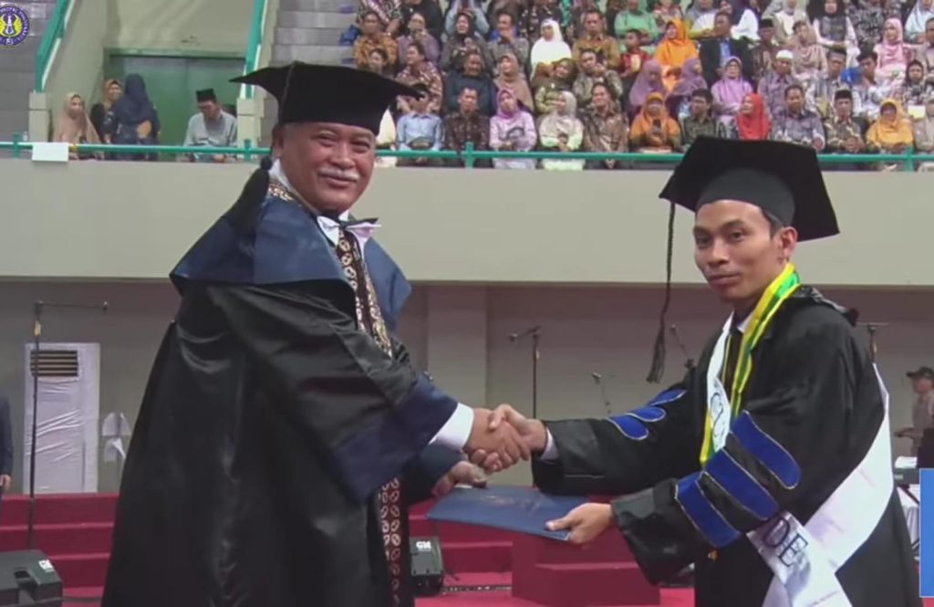 Kisah Hamidulloh Ibda, Wisudawan Doktor Terbaik S3 Pendidikan Dasar UNY