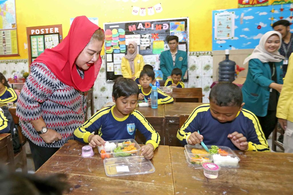 Makan Siang Gratis Kota Semarang No Debat Steril Bergizi Aman, Menune Iki Lho
