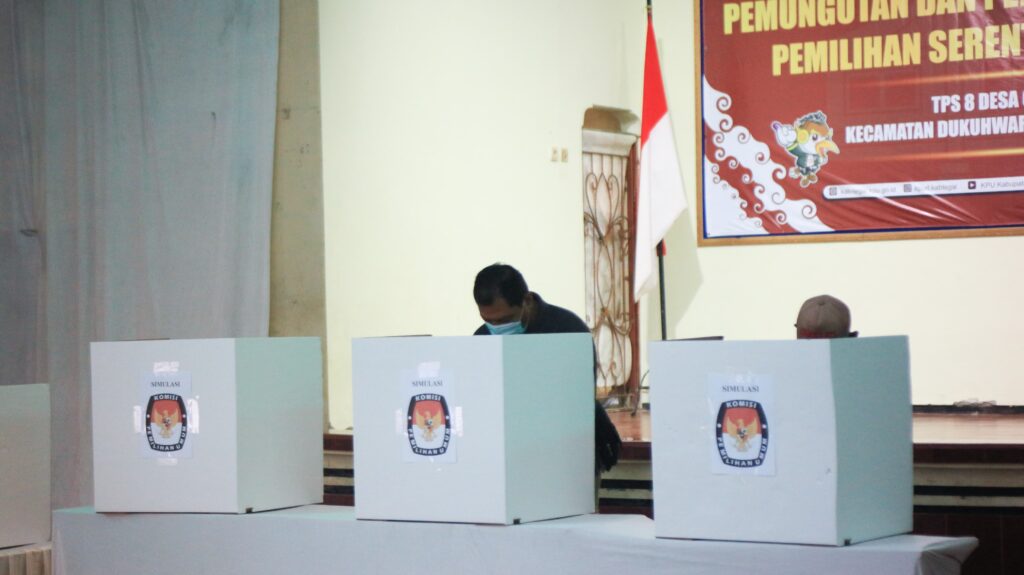 KPU Kabupaten Tegal Gelar Simulasi Pemungutan dan Penghitungan Suara di TPS 8 Gumayun