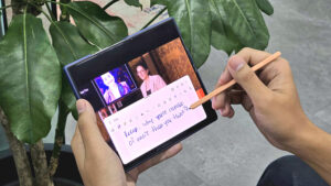 Buat catatan sambil memutar video lebih seamless dengan S-Pen