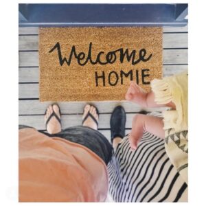 Kenapa keset kok tulisannya welcome. Foto Instagram @paint.on.mats