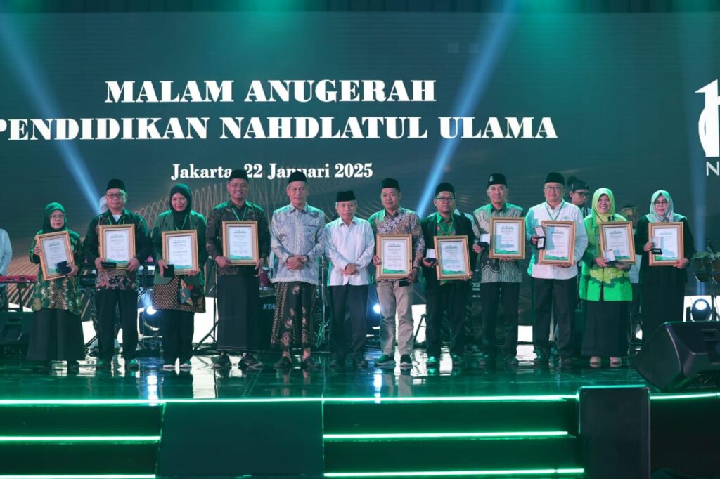 Lewat Guru dan Kepala MI, Ma’arif NU Jateng Terima Award PBNU