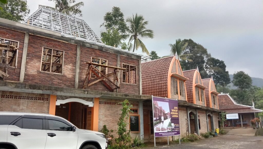 Ayo Temukan Kebahagiaan Produktivitas pada Usia Emas di Villa Santri Kasepuhan Raden Rahmat