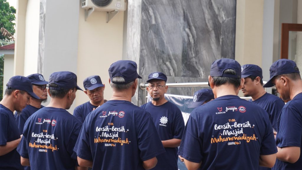Mau Spiritual Healing? Yuk Ikut Bersih Bersih Masjid Bareng BBM-MU PRM Bringin