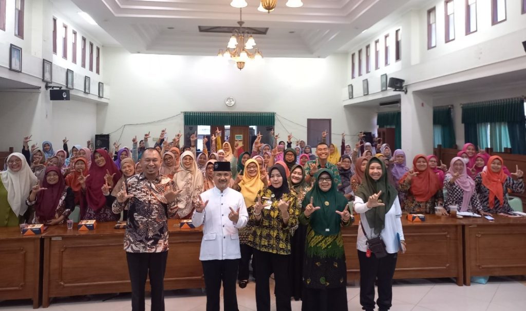 Guru Pandai Mendongeng Bisa Bikin Anak Cinta Buku!