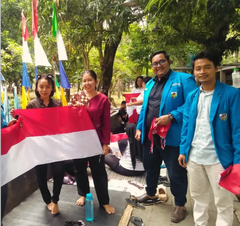 KNPI Kabupaten Tegal Tebar Semangat Nasionalisme Lewat Pembagian Bendera Merah Putih