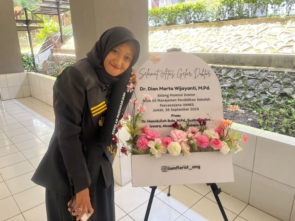 Lulus Dua Tahun Satu Bulan, Kepala SDN Gajahmungkur 03 Raih Doktor UNNES dengan IPK 4,00
