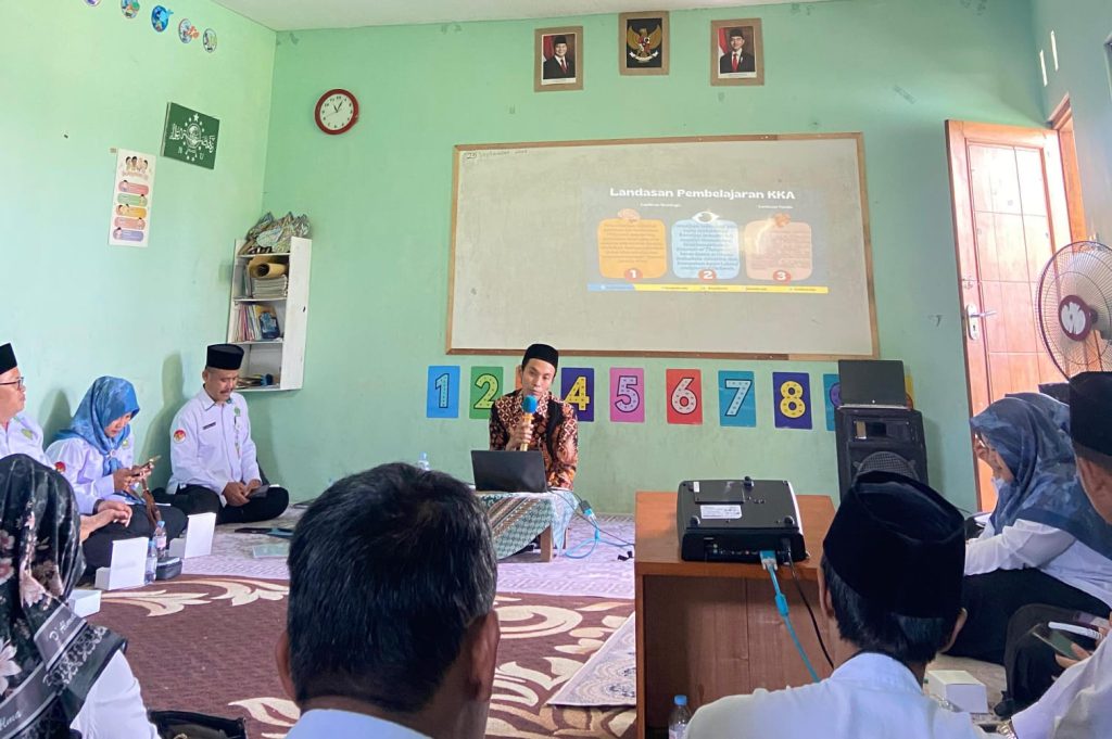 Guru MI di Temanggung Dikenalkan AI Competency Framework for Teachers