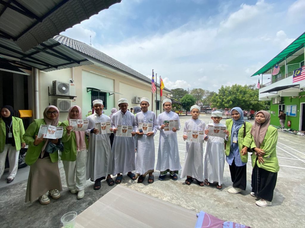 Mahasiswa PGMI KKN Internasional di Maahad Tahfidz An Nur Malaysia