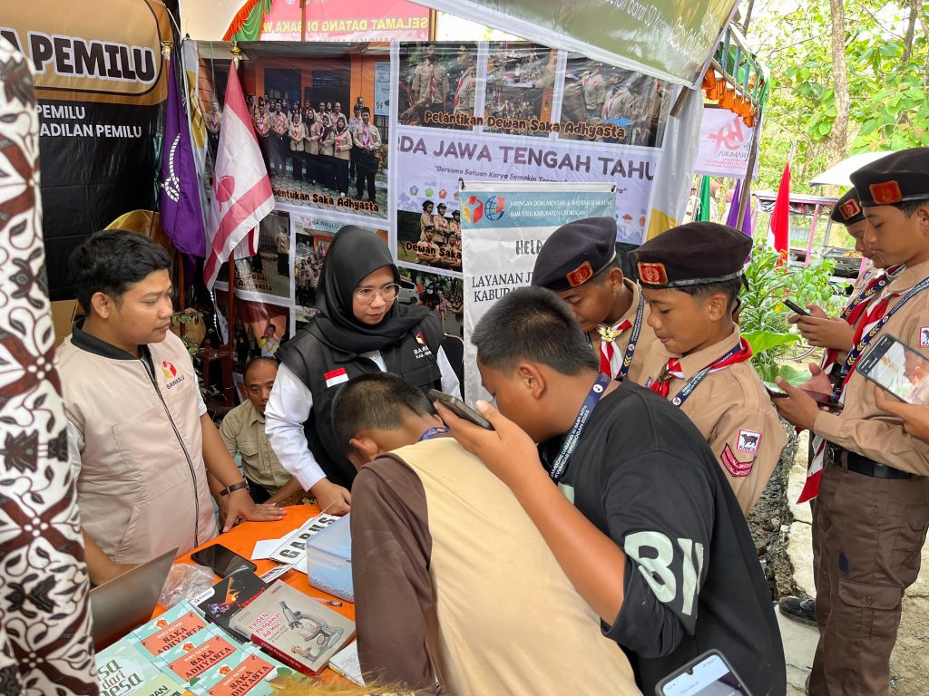 Stand Saka Adhyasta Bawaslu Grobogan Ramai Diserbu Adik Pramuka, Jadi Makin Tahu Pemilu