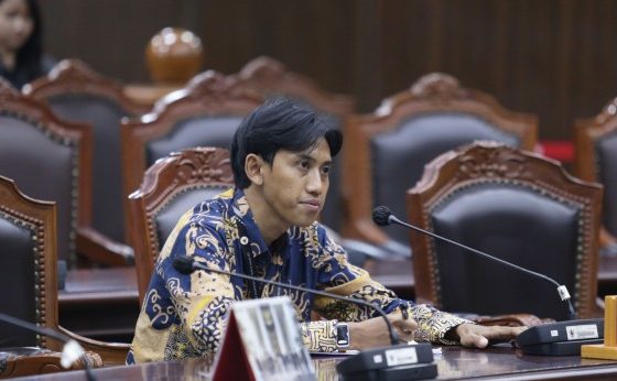 Saat Reza si Guru Honorer Sendirian Gugat MBG ke Mahkamah Konstitusi