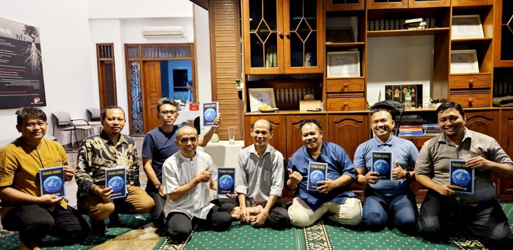 Melawan atau Hanyut Dalam Tekanan (Analisa Ichsanuddin Noorsy)