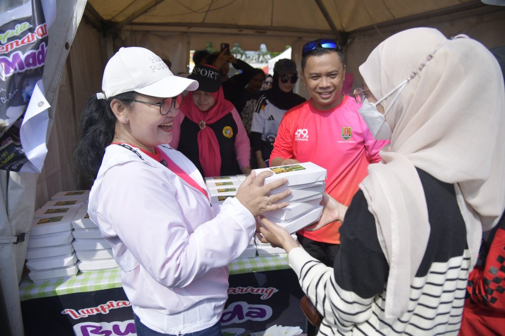 Wali Kota Agustina Sulap Sampah Jadi Berkah di Lumpiavaganza, Ribuan Warga Serbu Simpang Lima