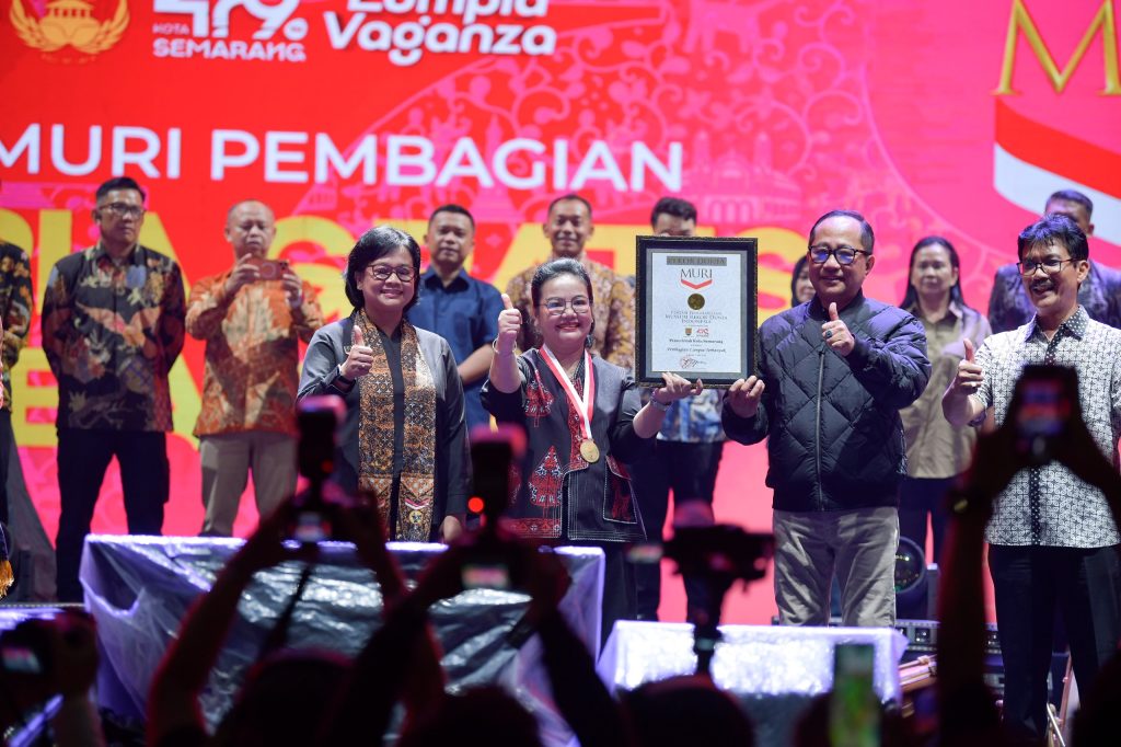 Pemkot Semarang Pecahkan Rekor Dunia MURI, 10.052 Lumpia Gratis Dibagikan di Hari Jadi ke-479