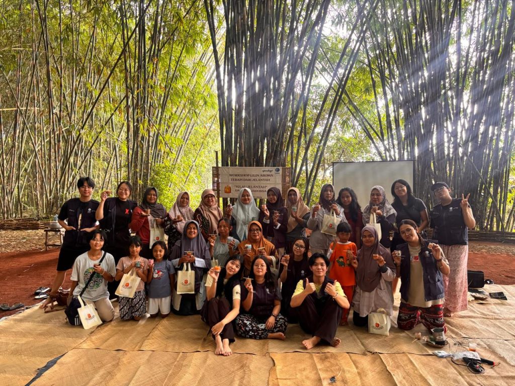 Lewat Workshop Kilau Jelantah, Ibu-Ibu Temanggung Diajak Ubah Minyak Goreng Bekas Jadi Lilin Aromaterapi