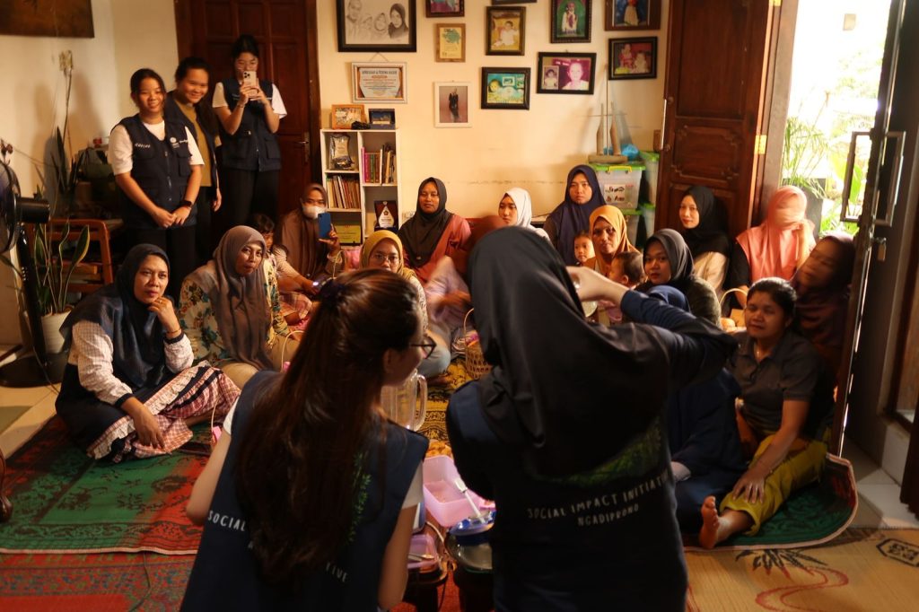 Mahasiswa Universitas Multimedia Nusantara Gelar Workshop Jajanan Sehat di Dusun Ngadiprono