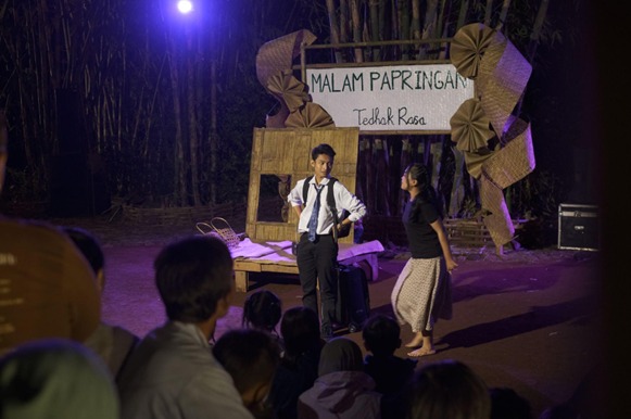 Malam Papringan Tedhak Rasa, Gala Papringan Hadirkan Pertunjukan Teater “Pulang”