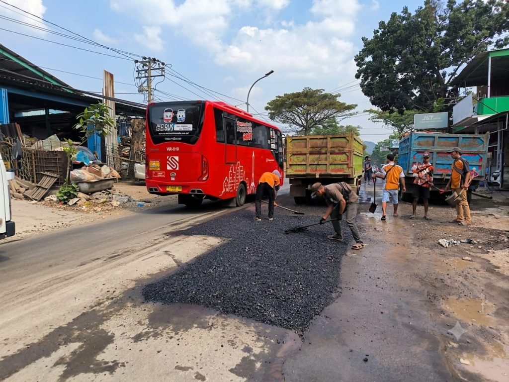 Respons Keluhan Warga, Wali Kota Agustina Pastikan Perbaikan Jalan Kalipancur Terus Dilakukan