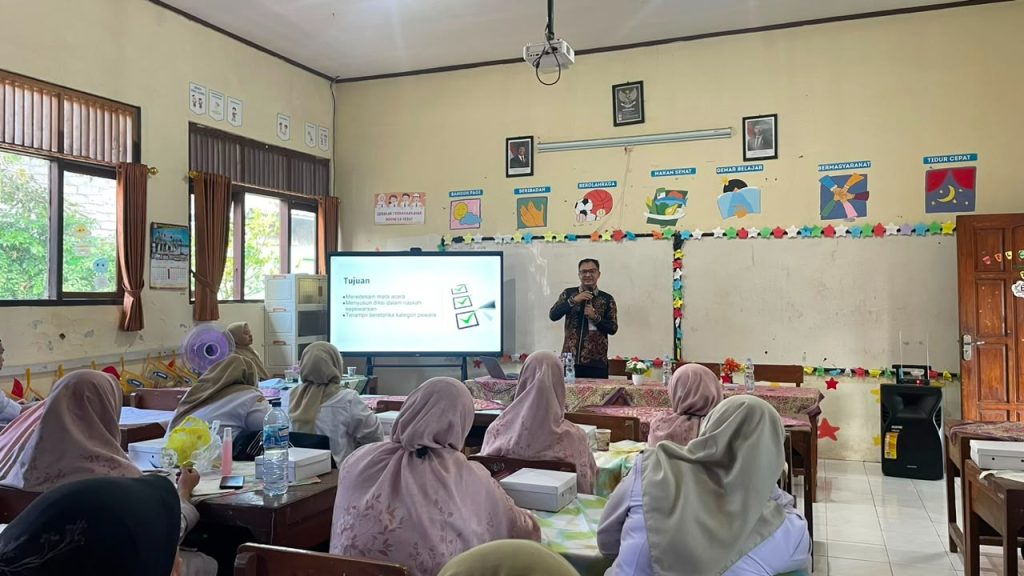 Tingkatkan Kompetensi Komunikasi Guru, KKG Gugus Dewi Kunthi Gelar Pelatihan Public Speaking for Teacher